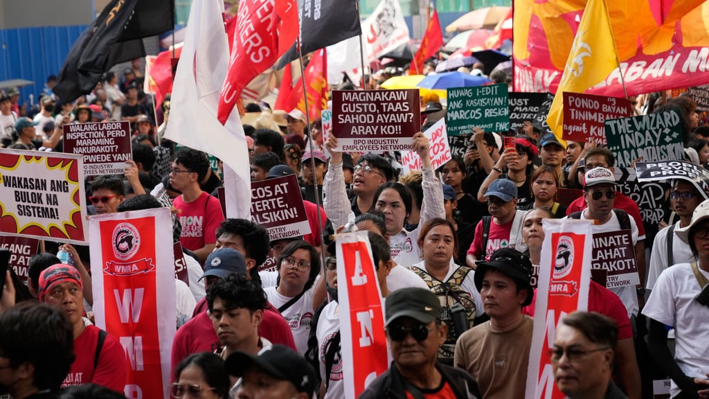 Protesters march towards the Malacanang presidential palace during an anti-corruption rally in Manila on November 30. Photo: AP