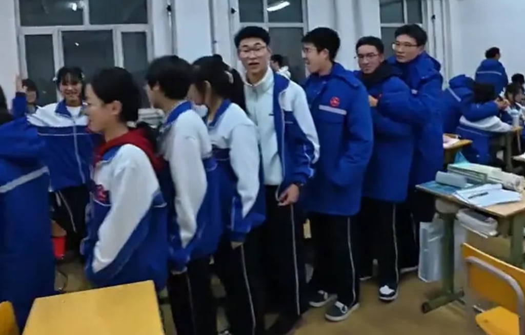 Zhao’s skills are in so much demand that long queues of his classmates form for a consultation. Photo: Baidu
