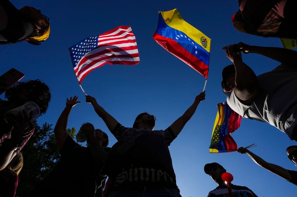 Venezuelans celebrate in Santiago, Chile on January 3, 2026, after US President Donald Trump announced that President Nicolas Maduro had been captured and flown out of Venezuela. Photo: AP