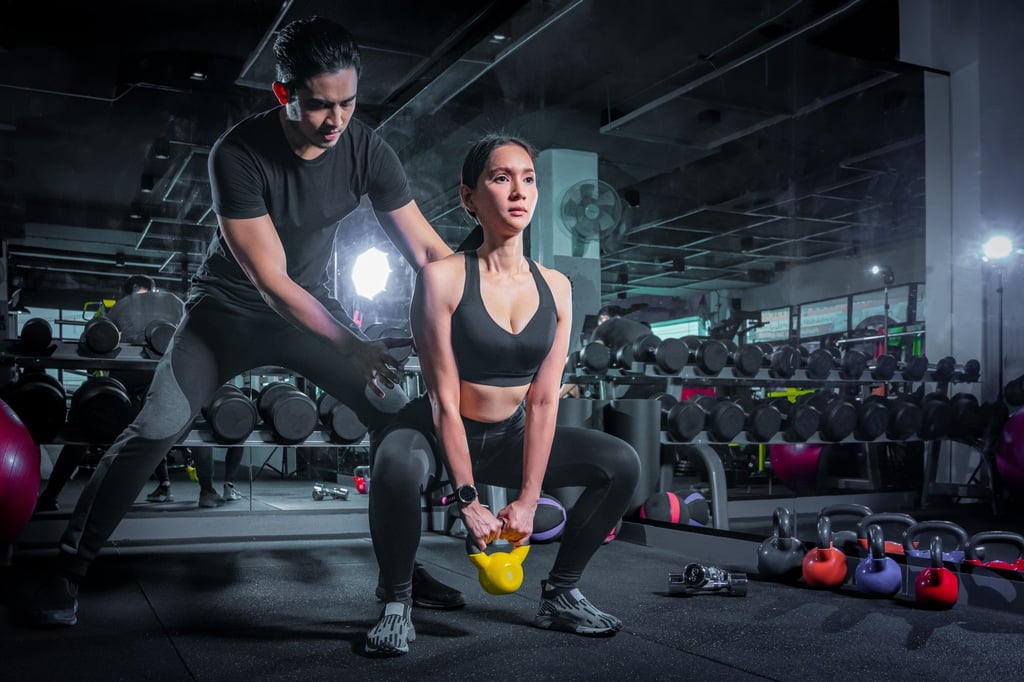 A young woman works out in the gym. The 23-year-old in this case exercised six times a week. Photo: Shutterstock