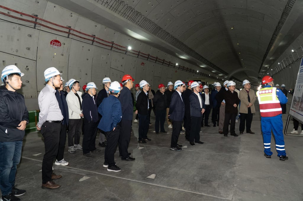 The team of engineers deployed a second shield tunnelling machine to excavate from the opposite direction underneath the Yangtze for a mid-river docking. Photo: Handout