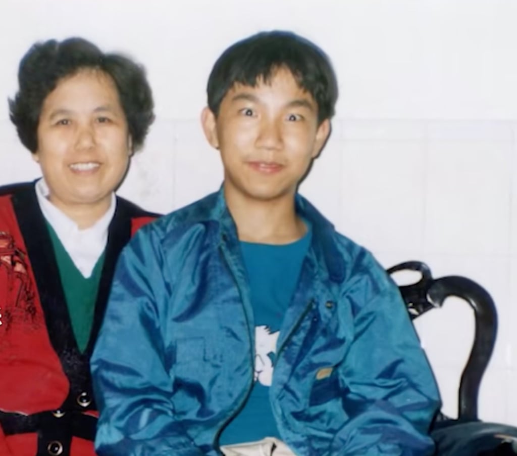 Huang pictured with his mother, Ye Jindi, when he was a younger man. Photo: QQ.com