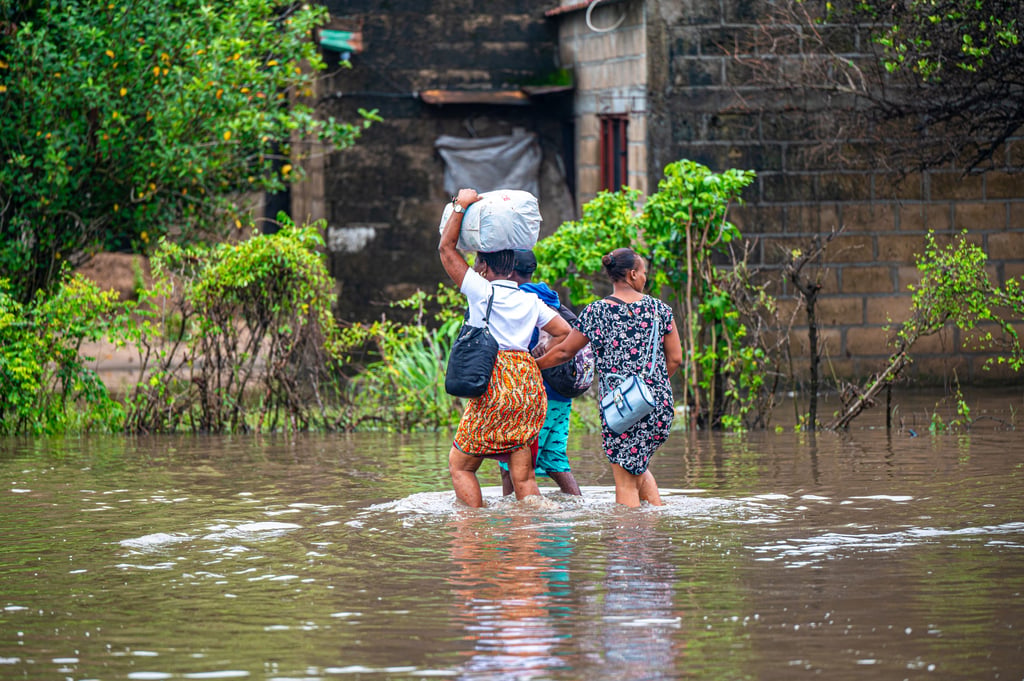 Residents wade through floodwater caused by heavy rainfall in Matola City, Maputo Province, Mozambique, on Monday. Photo: Xinhua