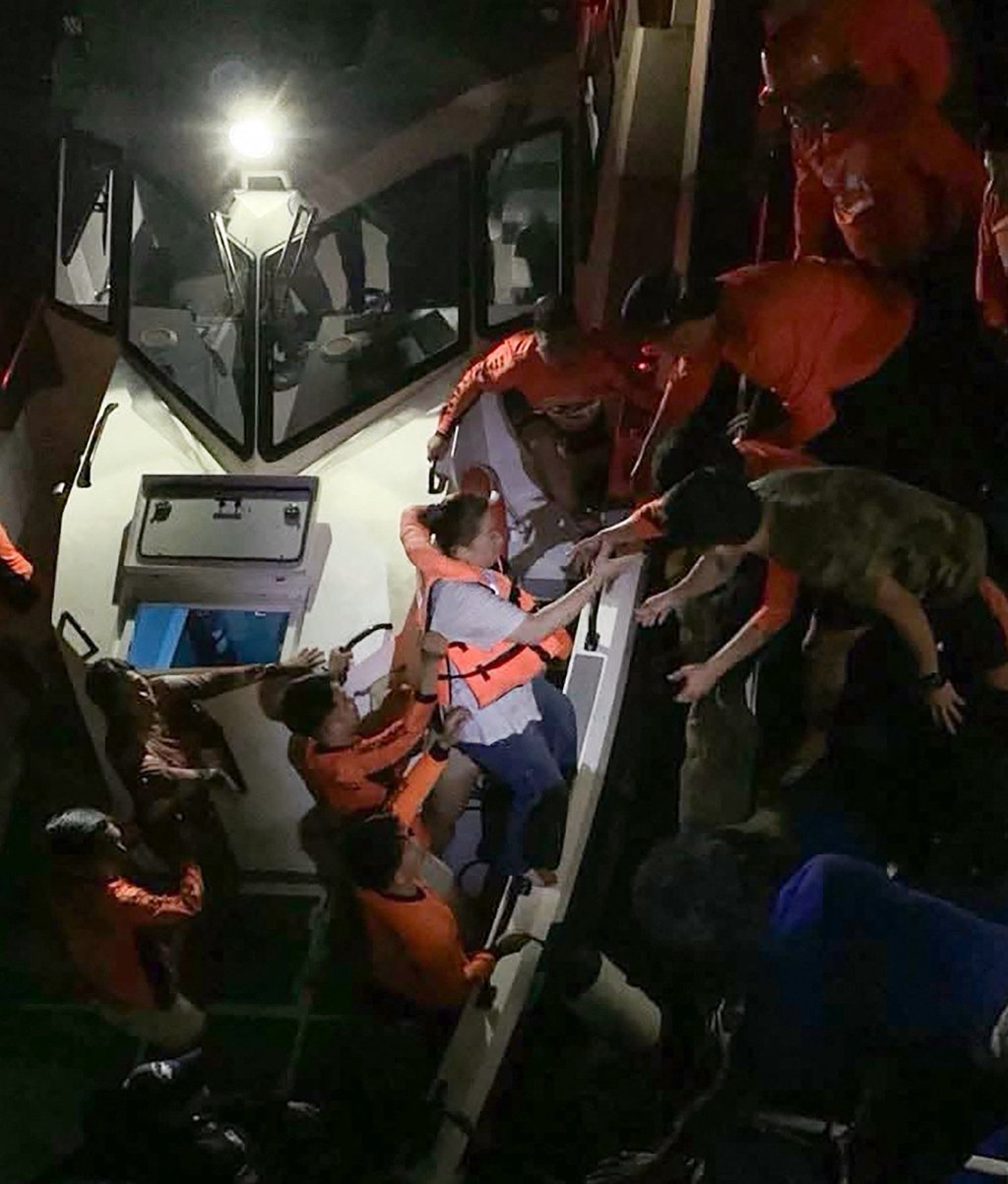 Survivors of the sunken MV Trisha Kerstin 3 are transferred to another ship on Monday. Photo: Philippine Coast Guard/AFP