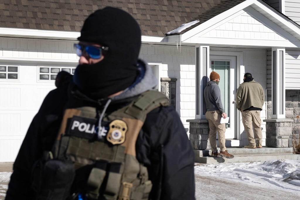 ICE agents look for someone at a home in Circle Pines, Minnesota. Photo: AFP