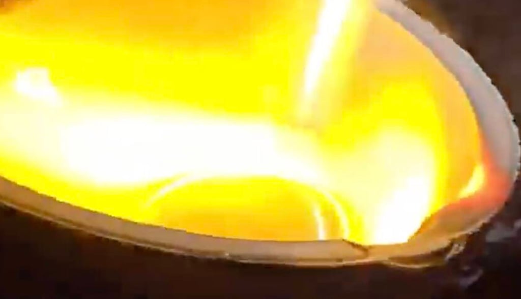 Part of the process involves heating the extracted gold up to an extreme temperature. Photo: Weibo