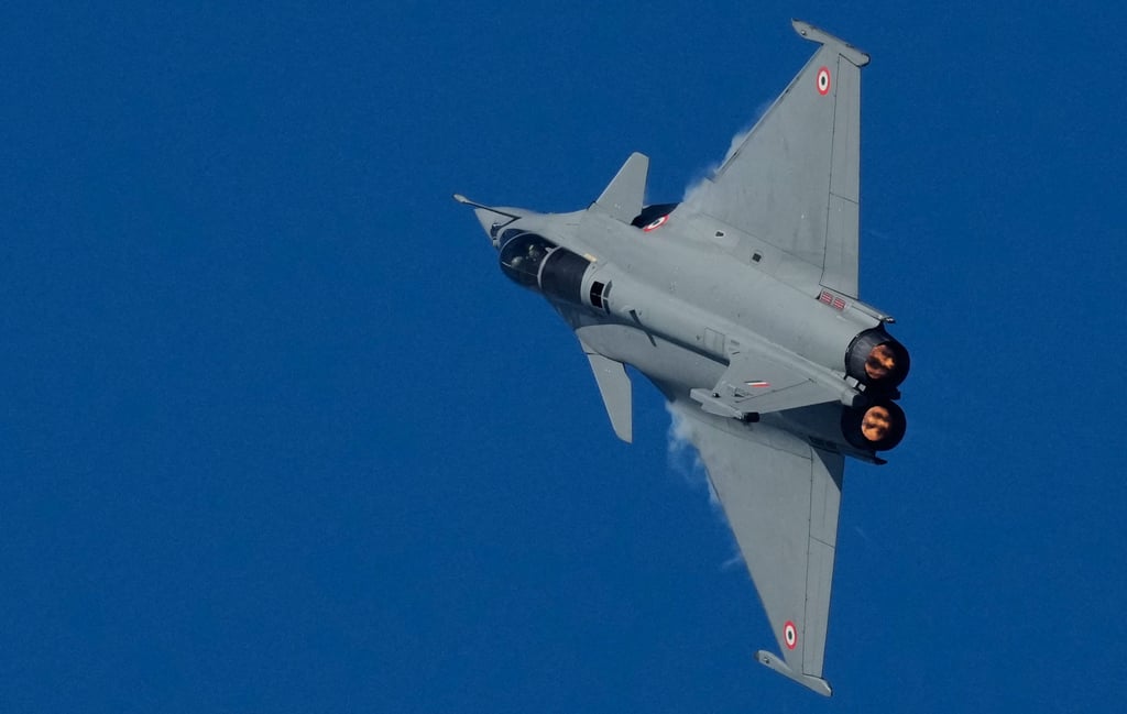 An Indian Rafale jet performs during Airforce Day celebrations on November 9, 2025. Photo: AP