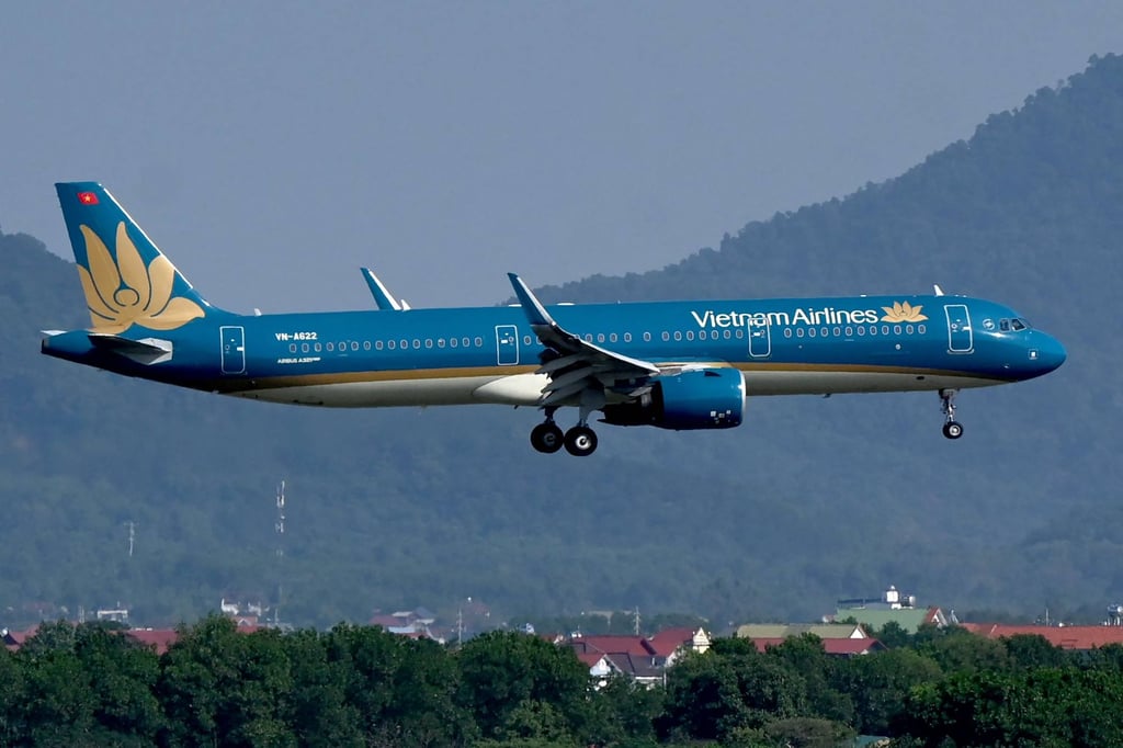 A Vietnam Airlines aircraft lands at Noi Bai International Airport in Hanoi. The Vietnamese national carrier placed an US$8.1 billion order with Boeing this week. Photo: AFP