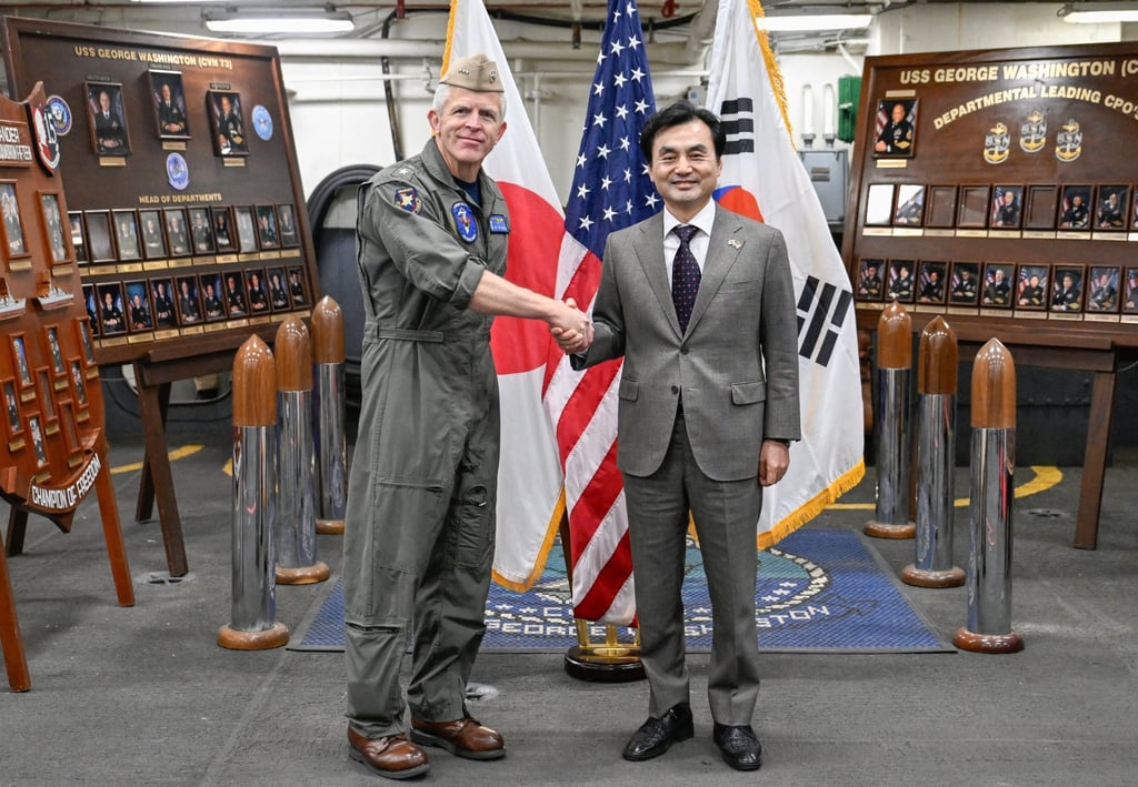 South Korea’s Defence Minister Ahn Gyu-back (right) shakes hands with the commander of the US Navy’s Seventh Fleet, Vice Admiral Patrick Hannifin, last month. Photo: South Korean Defence Ministry/EPA