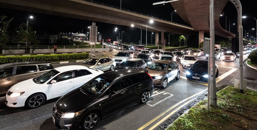 Cars queue up at the Woodlands Checkpoint to cross the Singapore-Malaysia border. Photo: Anadolu Agency/Getty Images