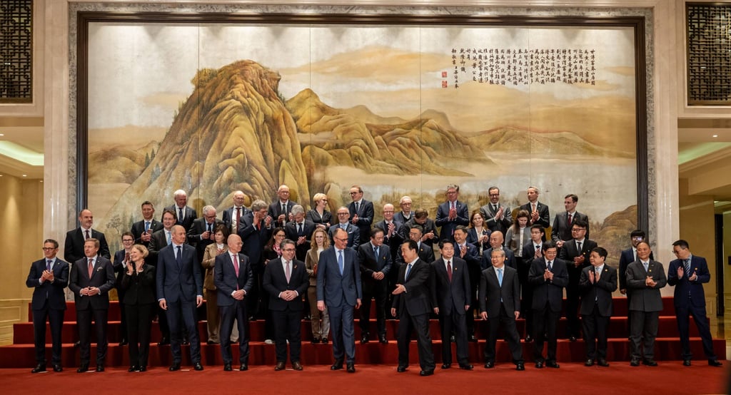 Friedrich Merz joins a group photo in Hangzhou. Photo: DPA