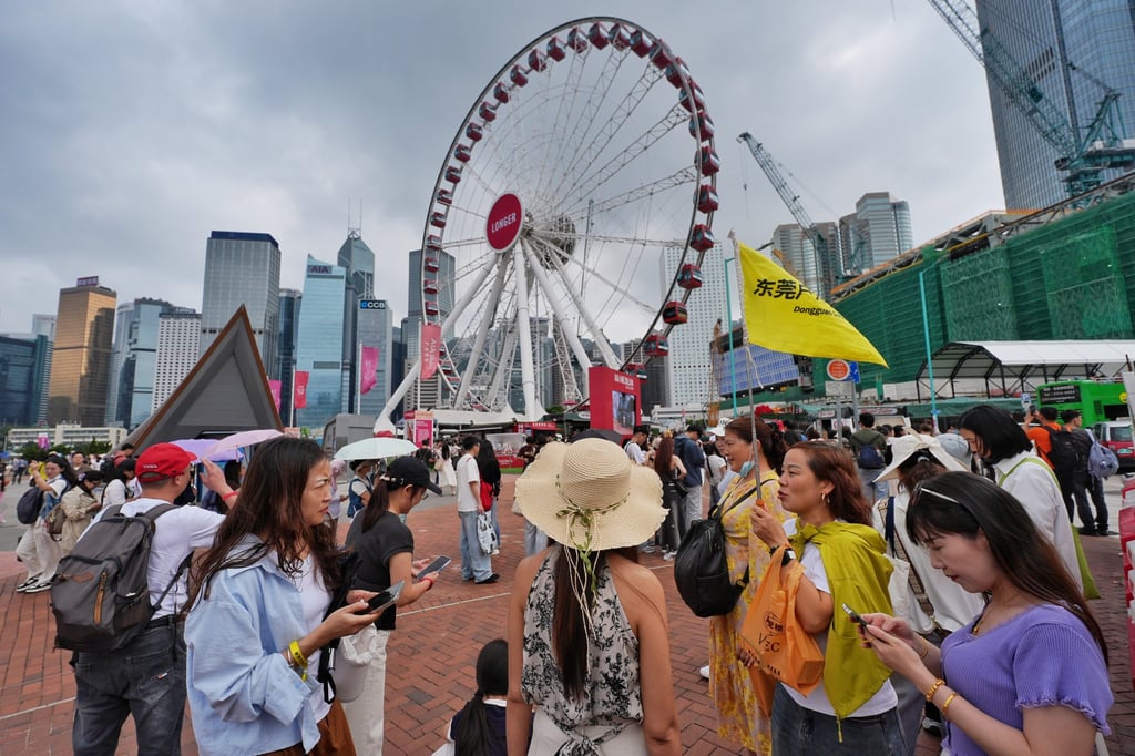 Tourists crowd the Hong Kong Observation Wheel during the Labour Day holiday. Photo: Elson Li