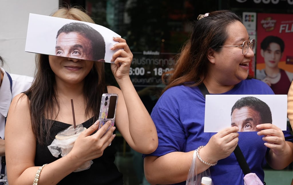 Chadchart Sittipunt’s election team canvasses for votes in Bangkok. Photo: Aidan Jones