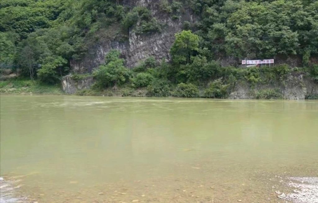Jin Xiaowu lost his life at the scene — exhausted after rescuing two strangers, he was pulled under by the current and drowned. Photo: ycwb.com