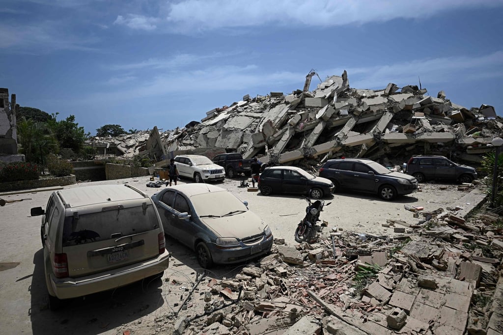 A large pile of rubble from a collapsed Venezuela building in Los Corales, La Guaira state, is seen following Wednesday’s devastating earthquakes. Photo: AFP