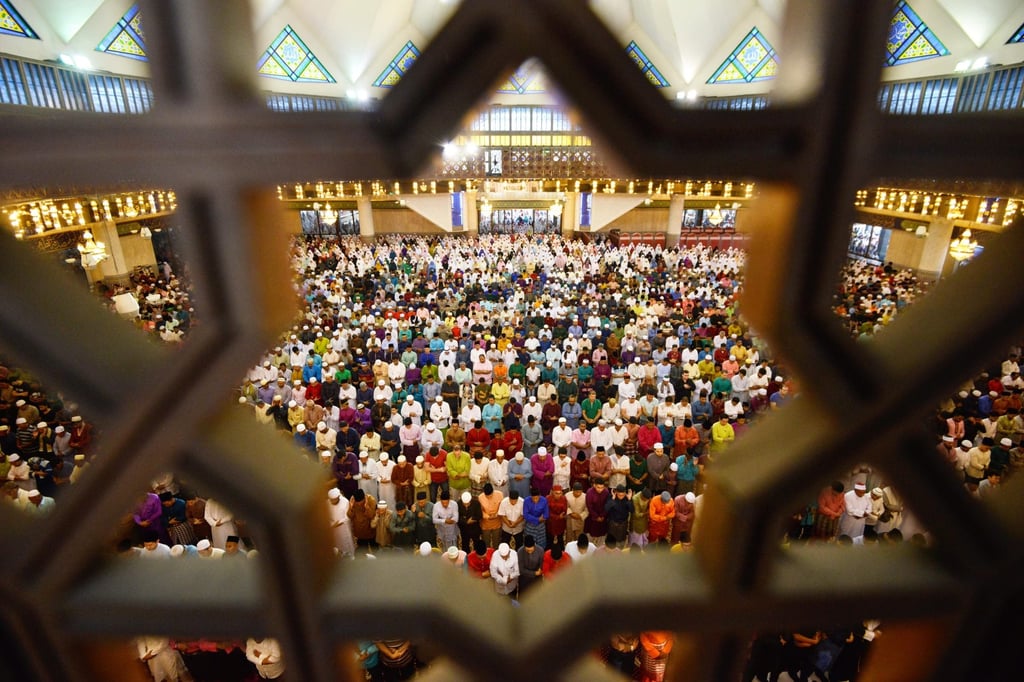 Malaysian Muslims pray at the National Mosque in Kuala Lumpur. Religious considerations were cited by 59 per cent of Malaysian women in a survey for not refusing sex with their partners. Photo: Xinhua