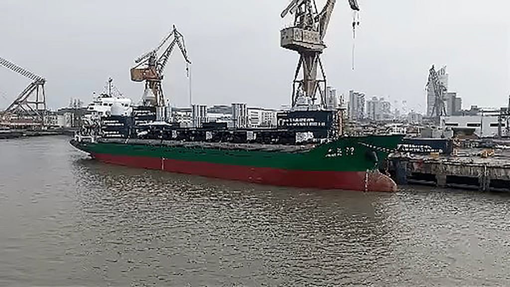 A screenshot of the video showing the Zhong Da 79 being loaded with containerised systems. Photo: BIT/WeChat