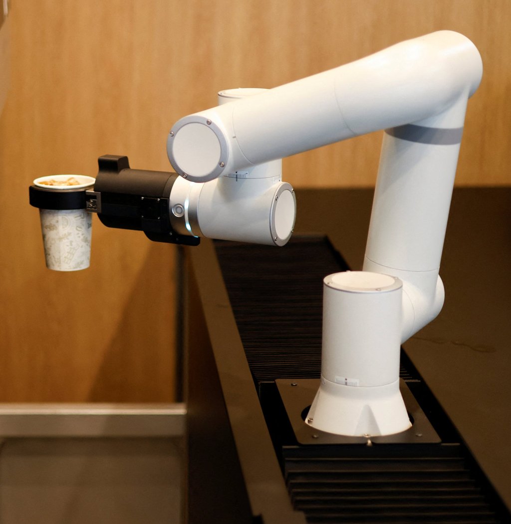A robot arm prepares coffee at a cafe in Seoul. Photo: Reuters