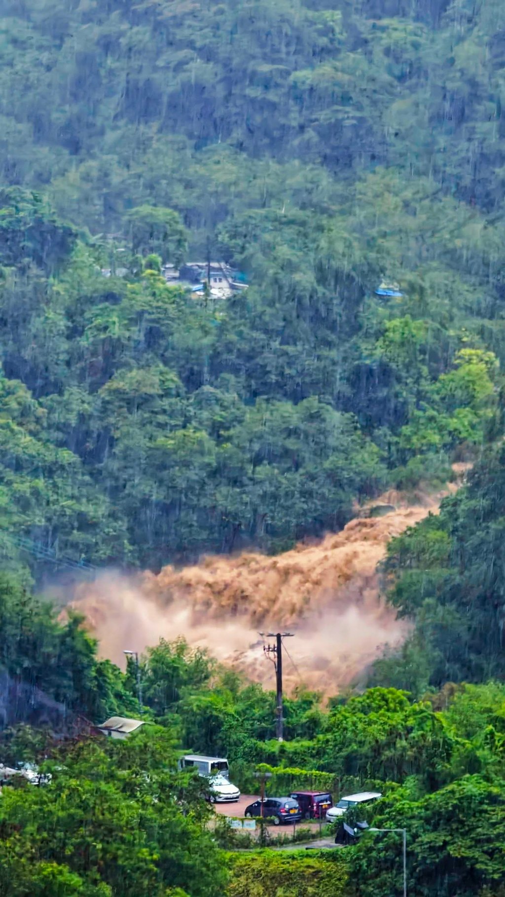A photo shows flash-flooding near Tsuen Wan’s Allway Gardens. Photo: Facebook/Kaileung Diu