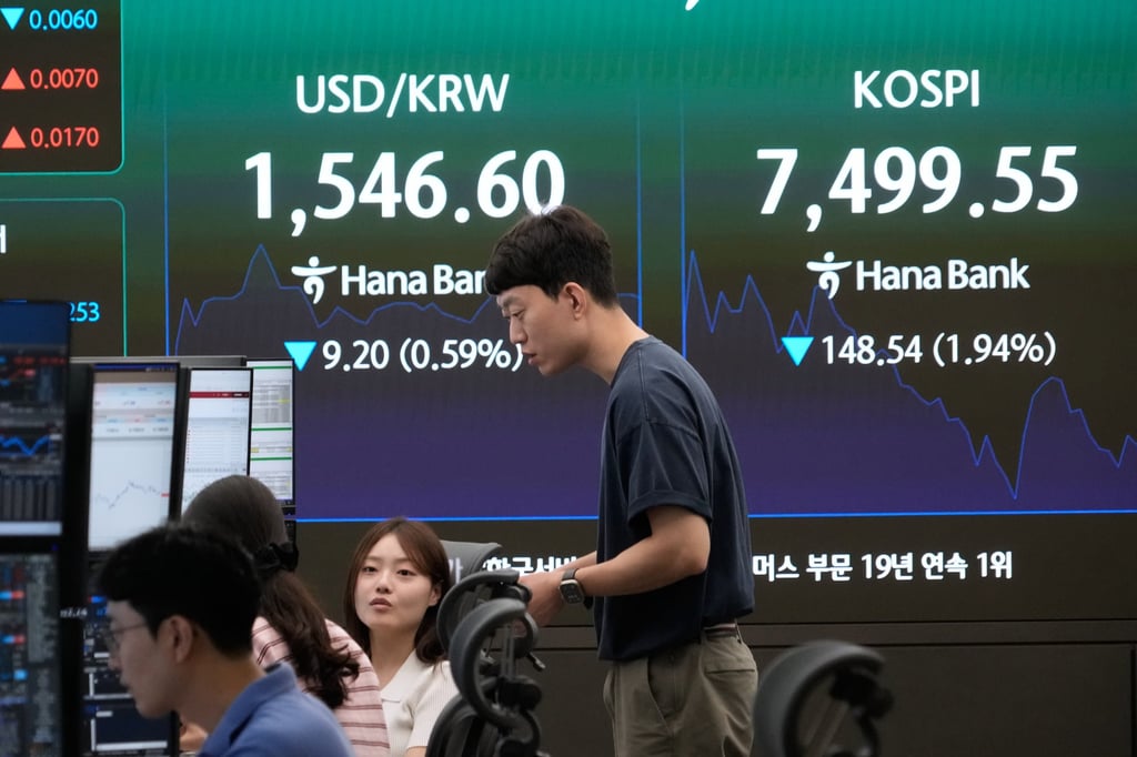 Currency traders work near a screen showing the Kospi and foreign exchange rate at Hana Bank in Seoul, South Korea, July 3, 2026. Photo: AP