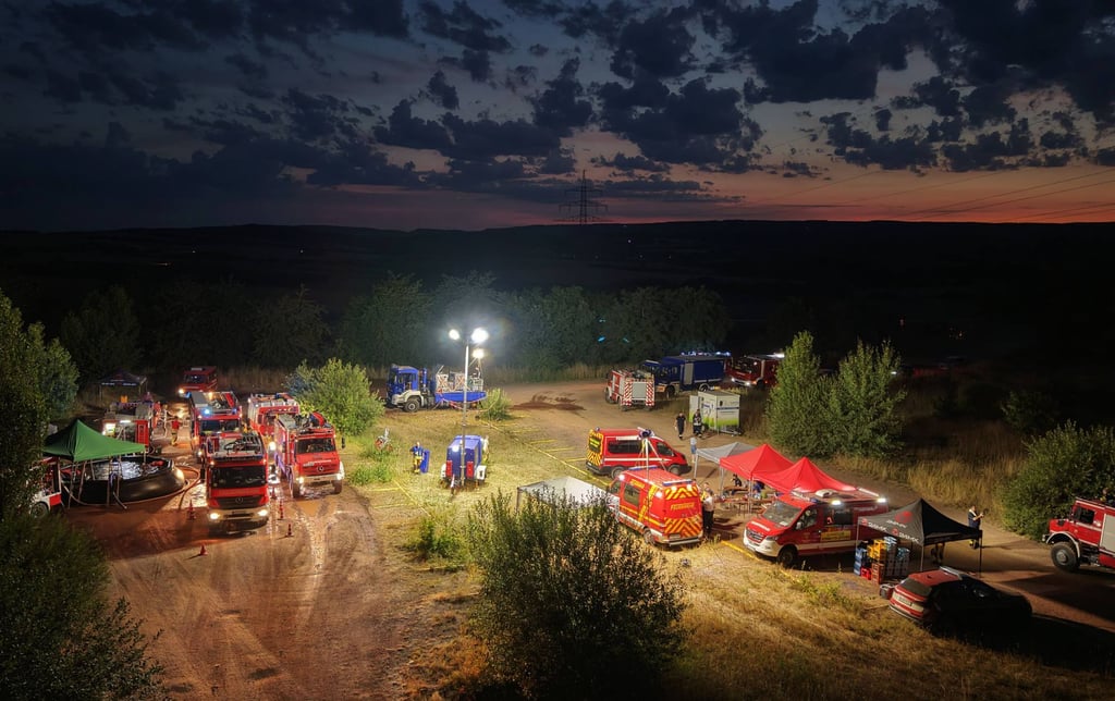 Firefighters gather at Schanzenkopf, a nature reserve in the Bad Kreuznach district where a wildfire has spread, on June 28. Photo: dpa