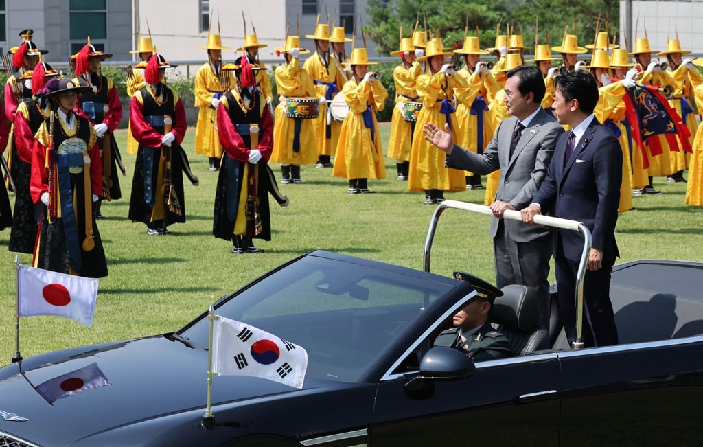 South Korean Defence Minister Ahn Gyu-back (left) and his Japanese counterpart, Shinjiro Koizumi, inspect honour guards during a welcoming ceremony in Seoul on June 28. Photo: EPA