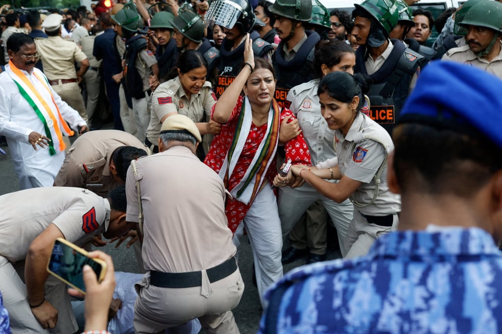 Police detain demonstrators during a sit-in outside Prime Minister Narendra Modi’s residence in New Delhi, India, on Tuesday. Photo: Reuters