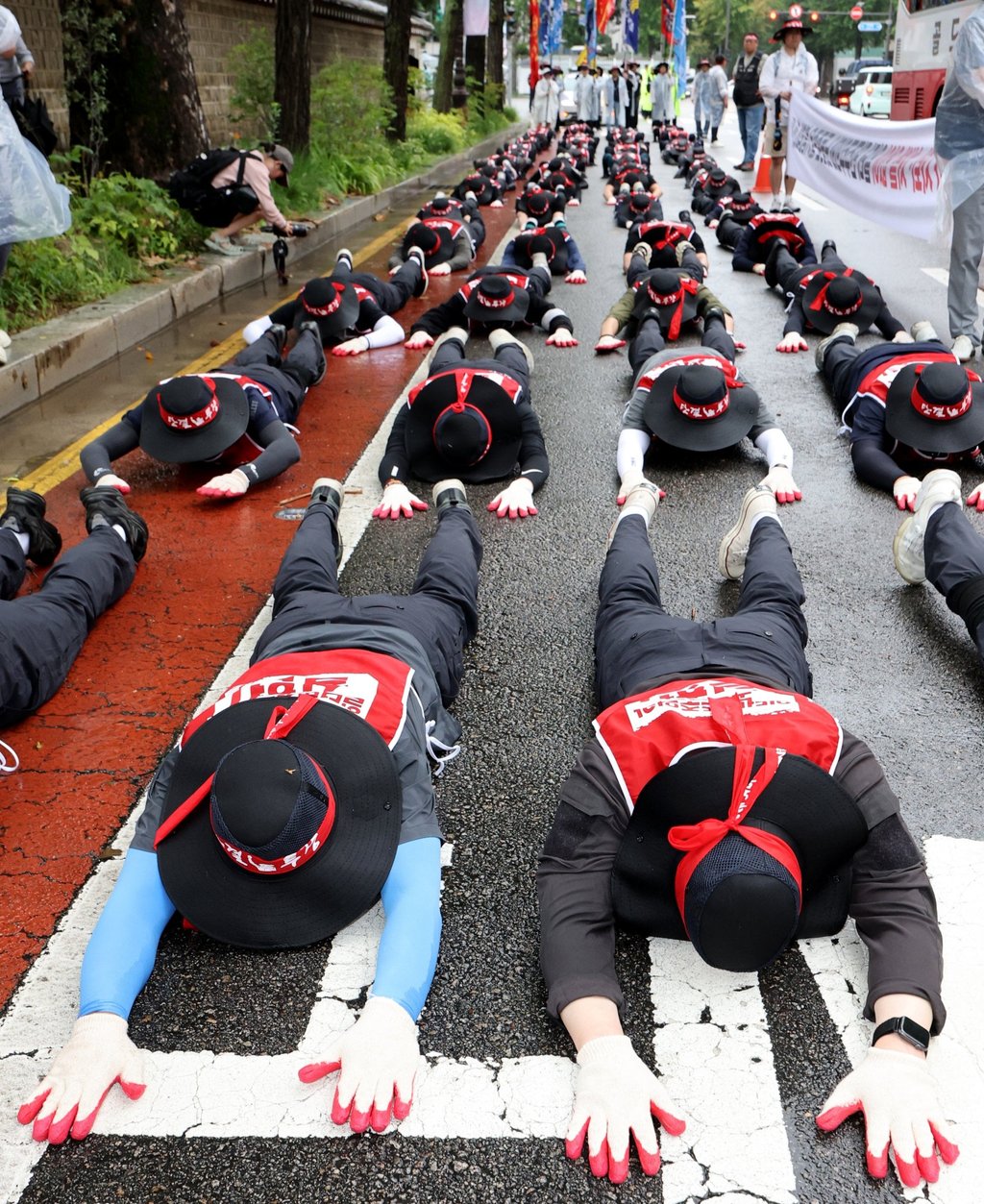 Unionised workers of LS Cable & System prostrate themselves to call for the management to stop what they call its repression of the union’s activities in Seoul on Tuesday. Photo: Yonhap/EPA
