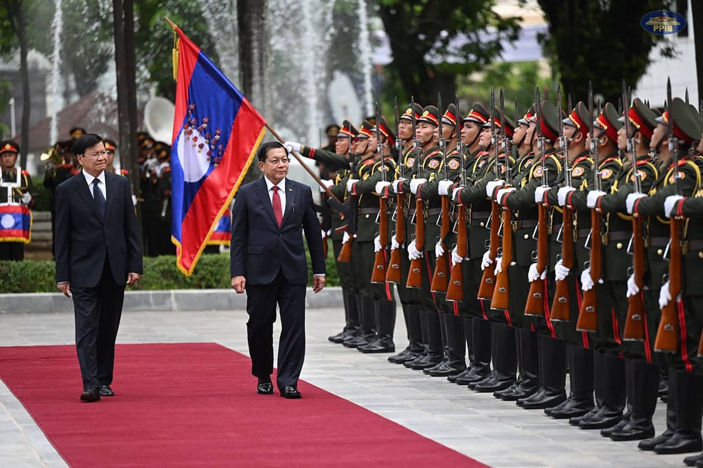 Myanmar’s President Min Aung Hlaing (right) and Lao counterpart Thongloun Sisoulith inspect a guard of honour during a welcoming ceremony in Vientiane on July 3. Photo: Myanmar’s Presidential Press and Information Bureau/AFP