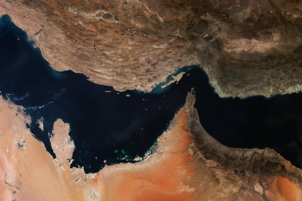 A satellite image captured by Copernicus Sentinel-3A shows the Strait of Hormuz, which connects the Gulf of Oman with the Persian Gulf. Phoyo: ESA/dpa