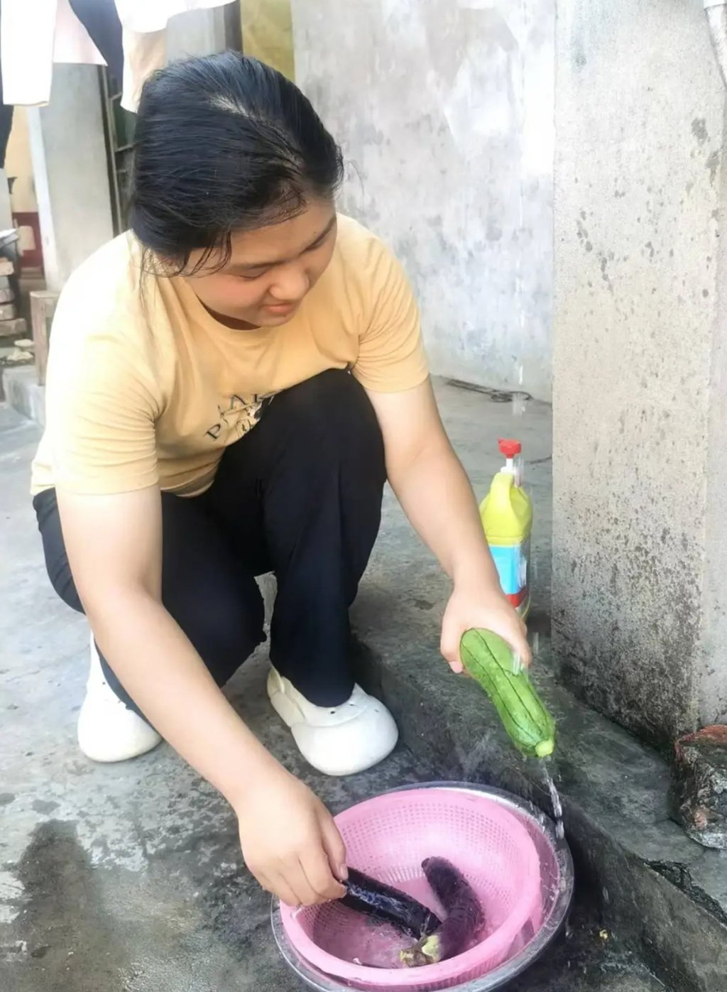 Raised by her grandmother following her parents’ divorce during her childhood, Zeng has navigated life independently. Photo: QQ.com