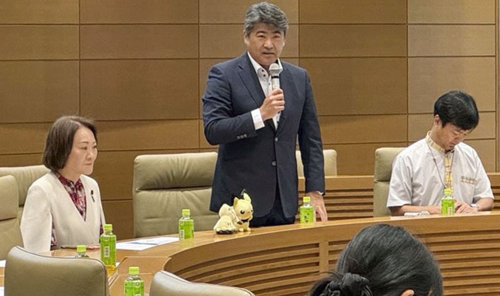 Seiji Kihara speaks at a meeting of a parliamentary group aimed at promoting the trading card industry in Tokyo on July 23. Photo: Kyodo