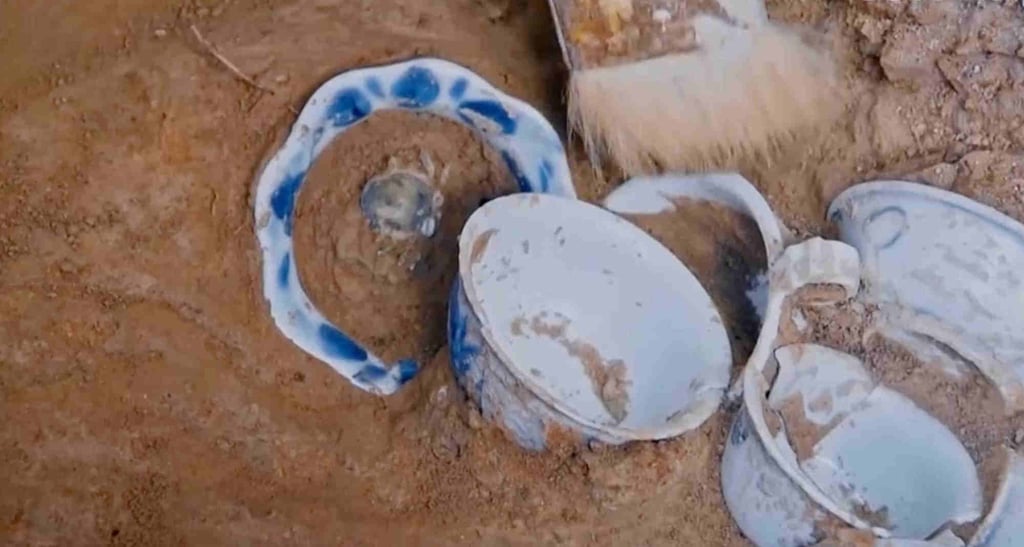 Discovered between 2018 and 2022 in the ruins of Zhouqiao Bridge by the Bianhe River in Kaifeng, Henan province, this charming Ming dynasty interactive ceramic wine cup dates back hundreds of years. Photo: CCTV