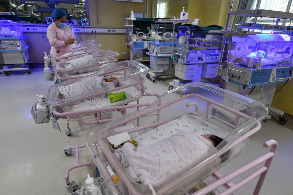 The details surrounding this mix-up remain murky, as the maternity ward, at the time, lacked identification wristbands, relying solely on name cards tucked in each baby’s swaddling. Photo: AFP/China