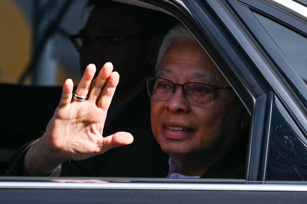 Former Malaysian prime minister Ismail Sabri Yaakob waves as he arrives to give a statement at the Malaysian Anti-Corruption Commission in Putrajaya on March 13, 2025. Photo: AFP