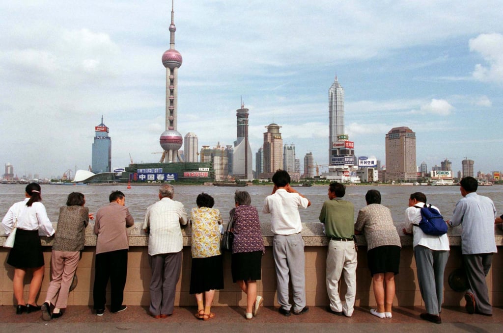 Visitors admire the Pudong New Area, Shanghai’s booming financial district, on September 26, 1998. Photo: Reuters