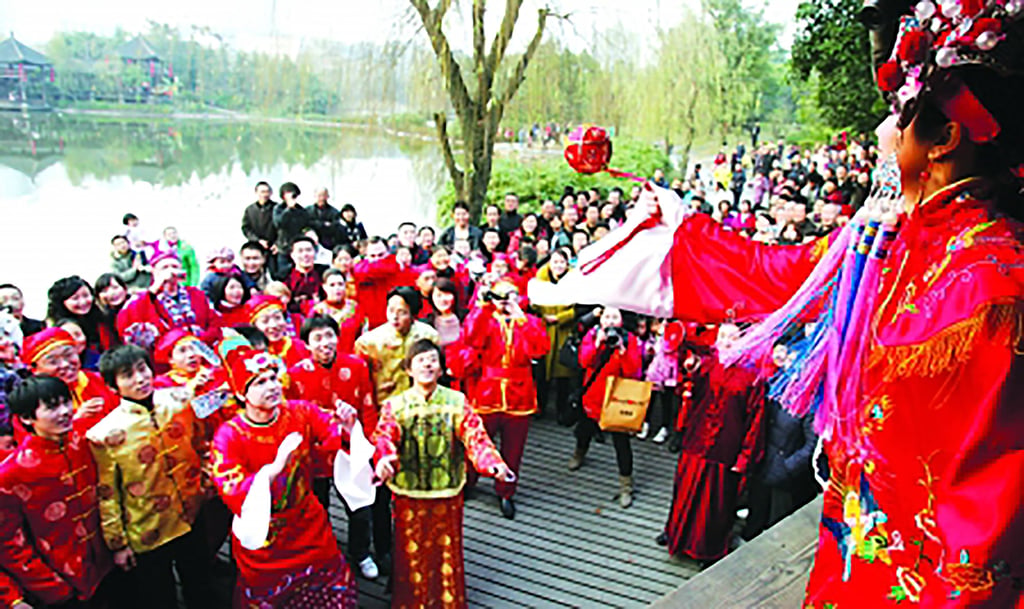 Throwing the embroidered ball is a 2,000-year-old tradition of the Zhuang ethnic group in Guangxi, China. Far from a random game of chance, the practice serves as a beautifully structured courtship ritual. Photo: Taiwan.cn