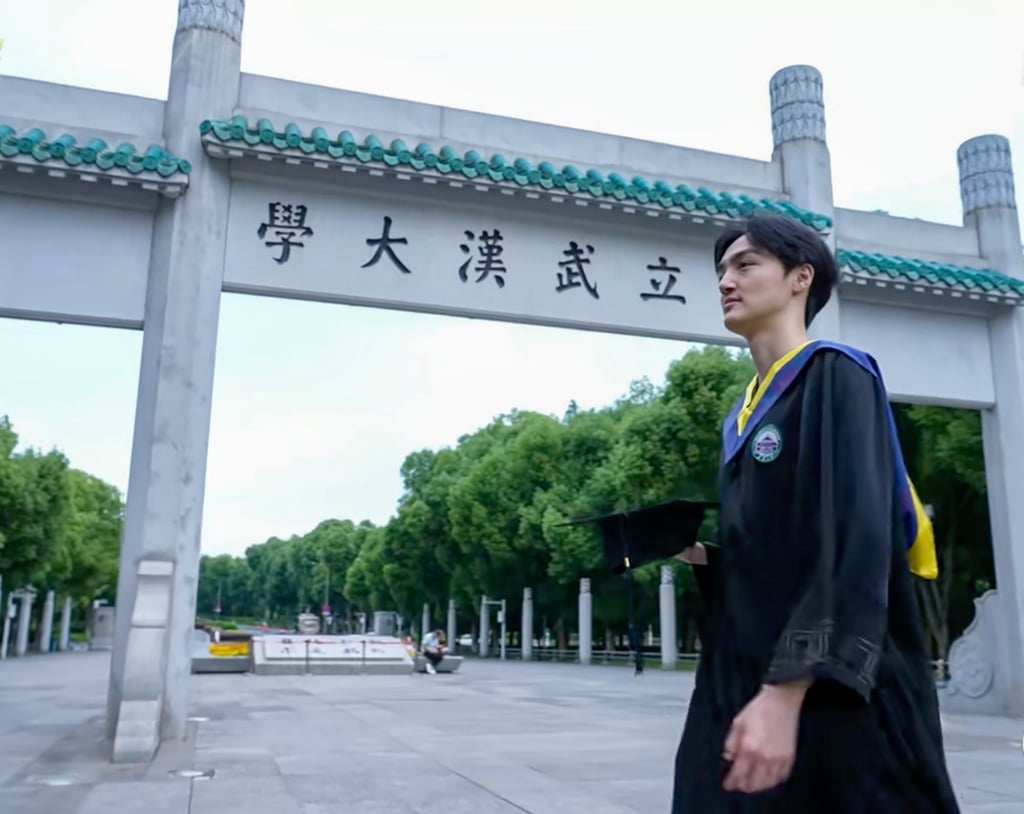 Wenle expressed heartfelt gratitude to his parents for their unwavering commitment during the three-year search that led to his rescue, enabling him to lead the fulfilling life he enjoys today while pursuing academic studies. Photo: Douyin