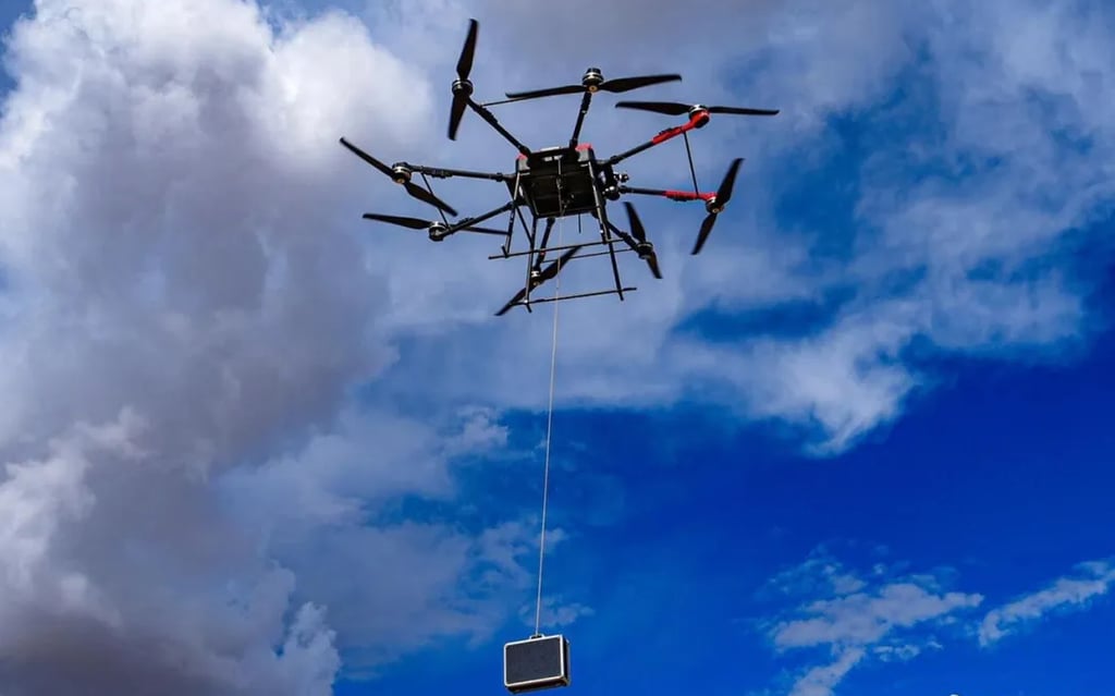 A multi-rotor drone was used to deliver the cases to soldiers in a field. Photo: qq.com