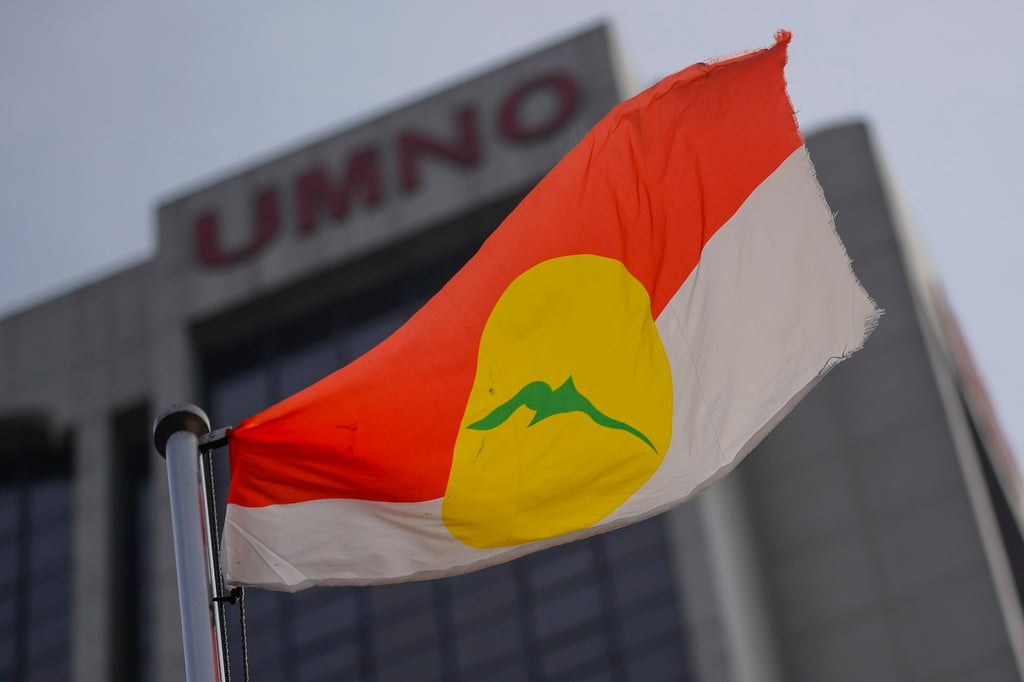 A flag of the United Malays National Organisation waves outside its headquarters in Kuala Lumpur. Photo: EPA-EFE