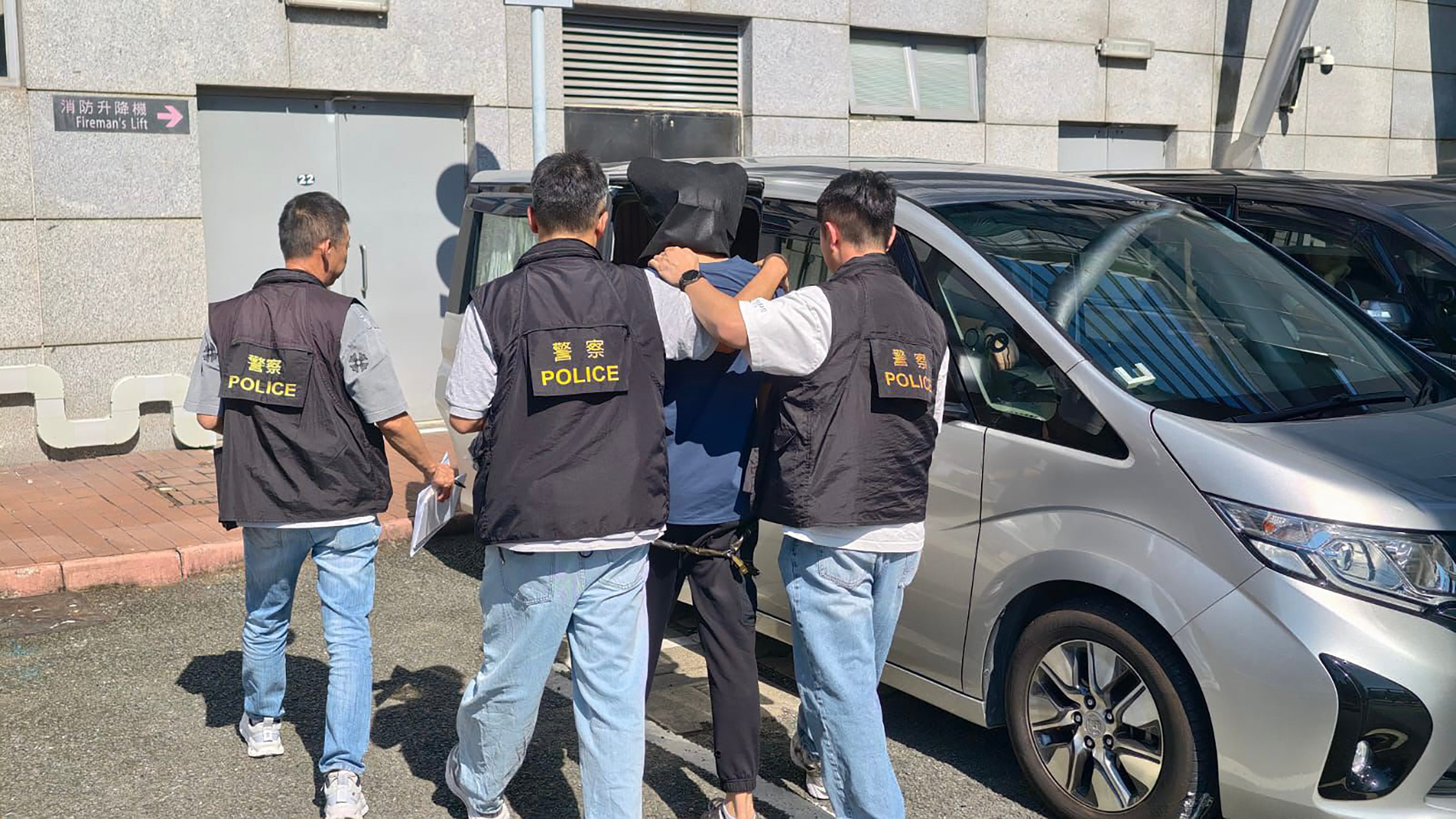 Police officers with one of the four suspects handed over by mainland authorities. Photo: Handout