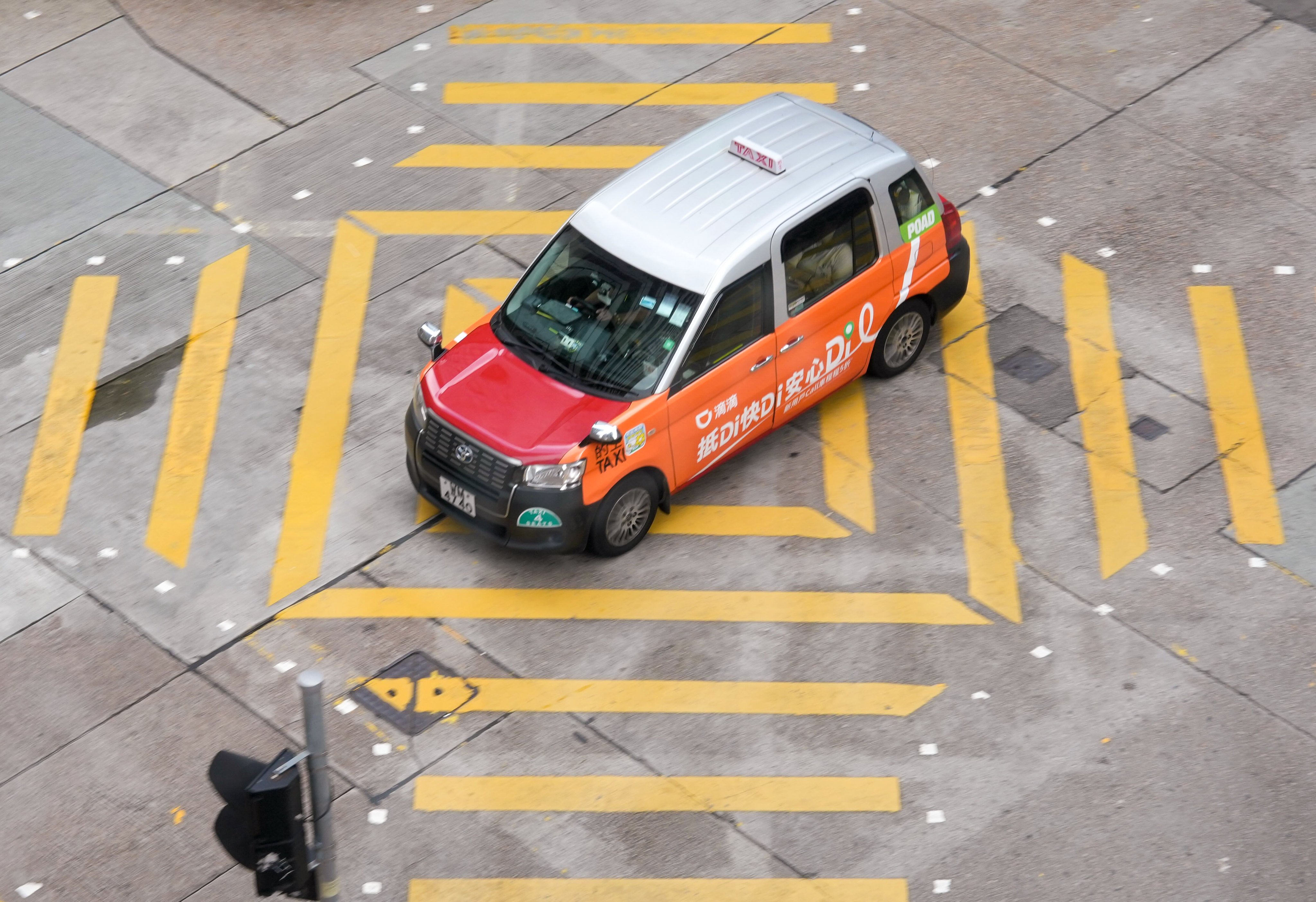 A taxi with a Didi advertisement on the streets of Tsim Sha Tsui. Didi wants authorities to review the scheme “in short cycles” using a “small steps, fast strides” approach. Photo: Jelly Tse