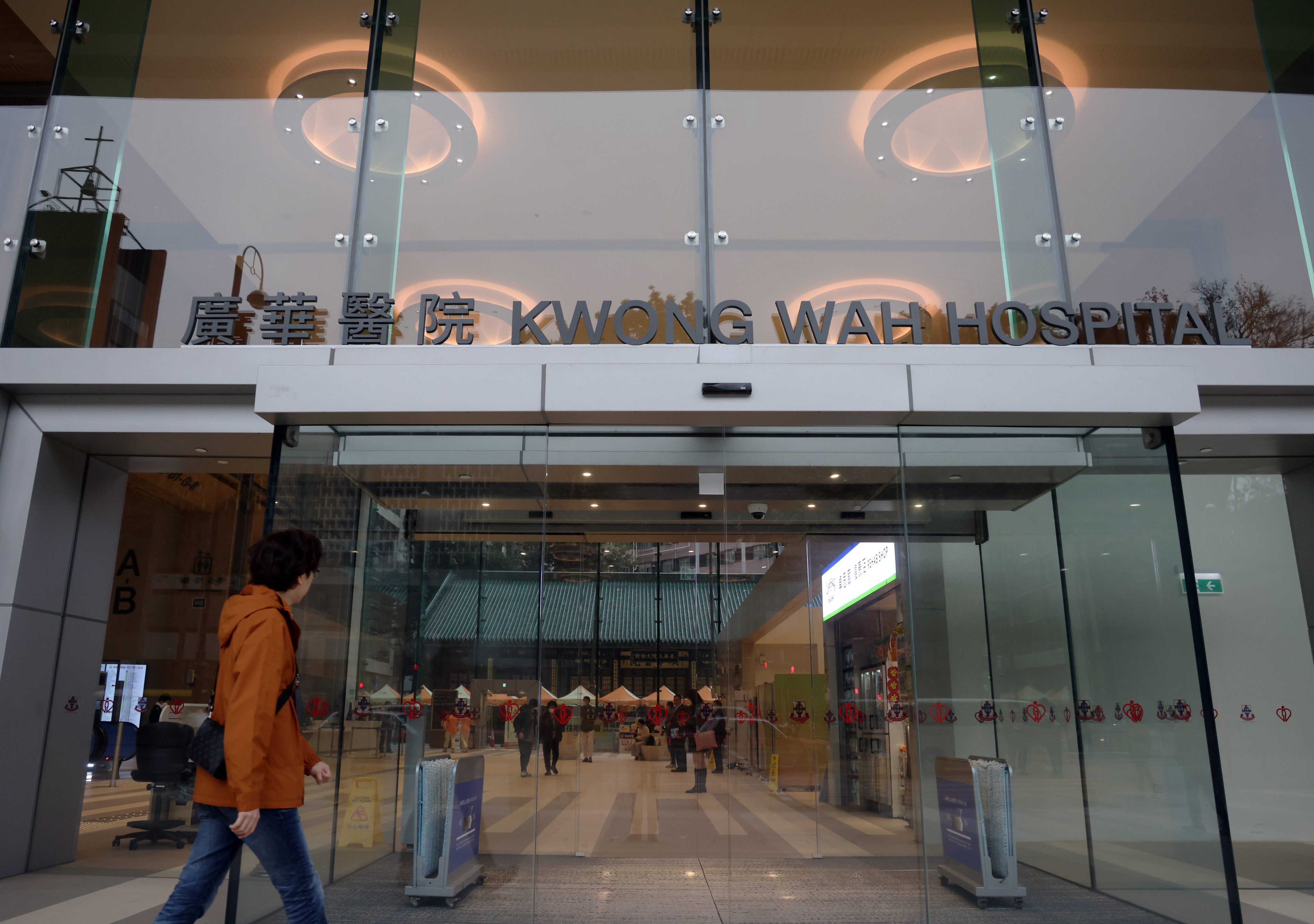Four residents were sent to Kwong Wah Hospital in Yau Ma Tei but one of them, a 50-year-old woman, was later pronounced dead. Photo: Jelly Tse