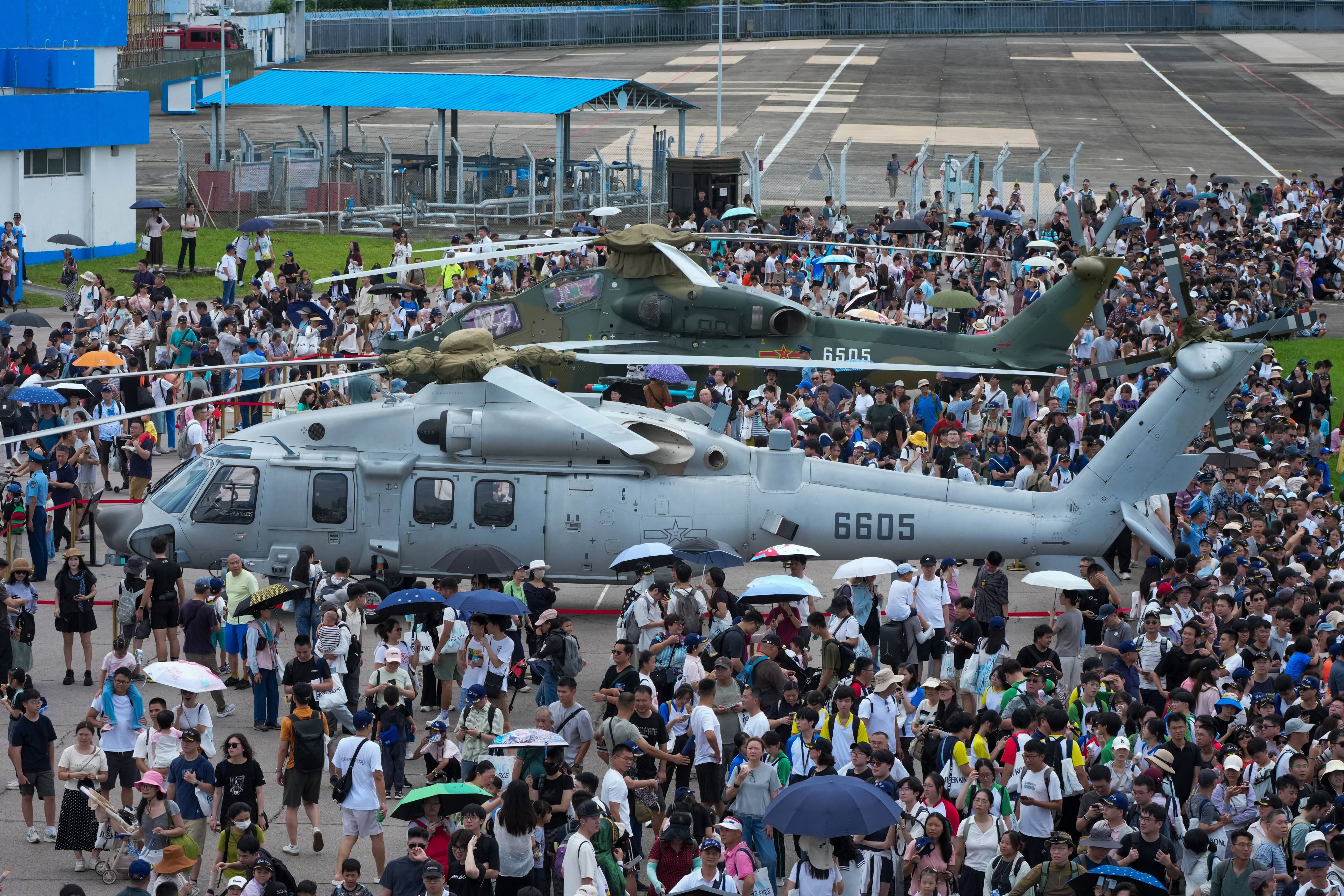 Thousands visit PLA Shek Kong barracks to celebrate the 29th anniversary of the city’s return to Chinese rule. Photo: Dickson Lee