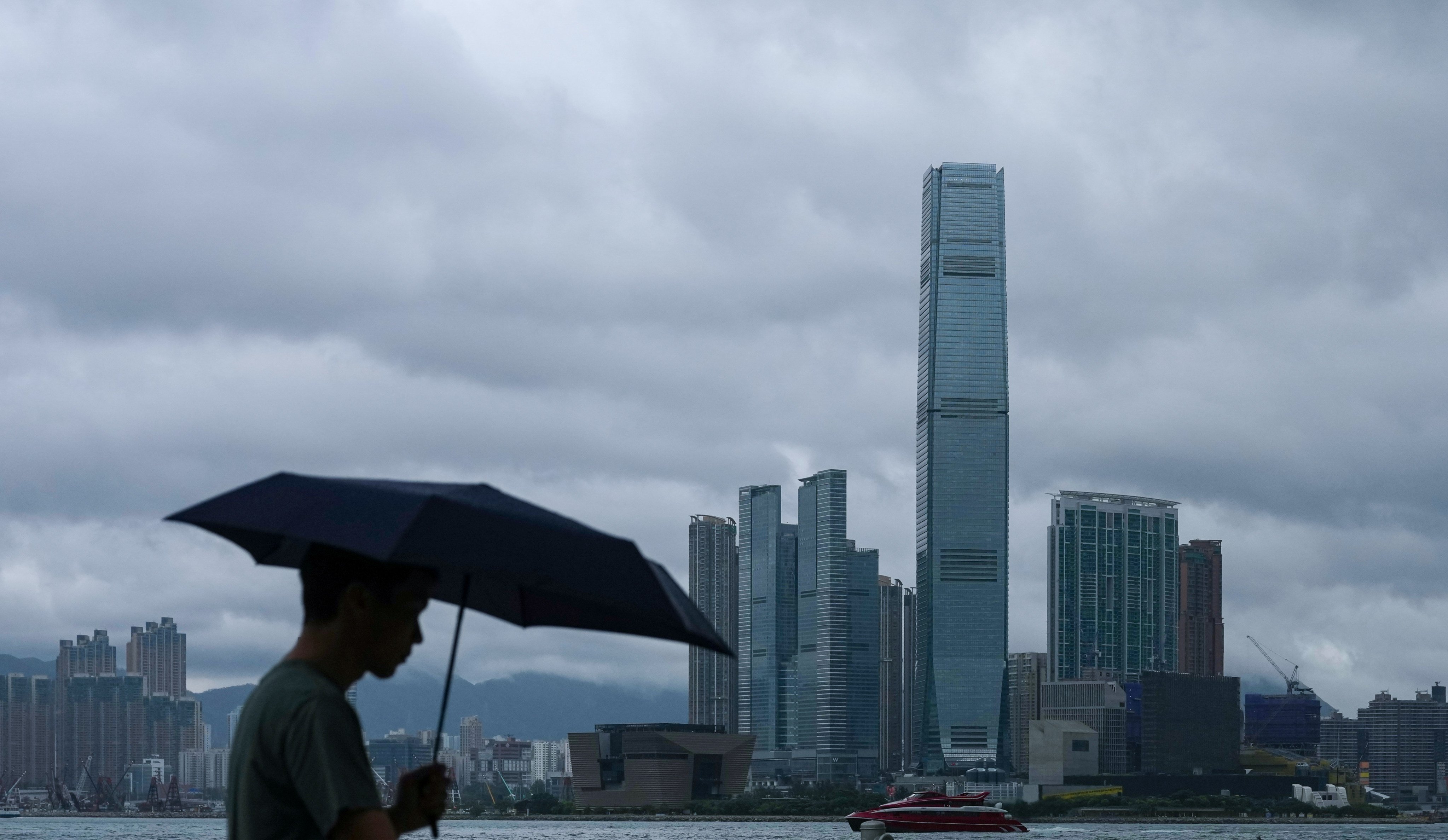 Dark clouds hang over the Hong Kong skyline in mid-June. The latest amber rainstorm warning was issued at 11.10am on Sunday. Photo: Karma Lo