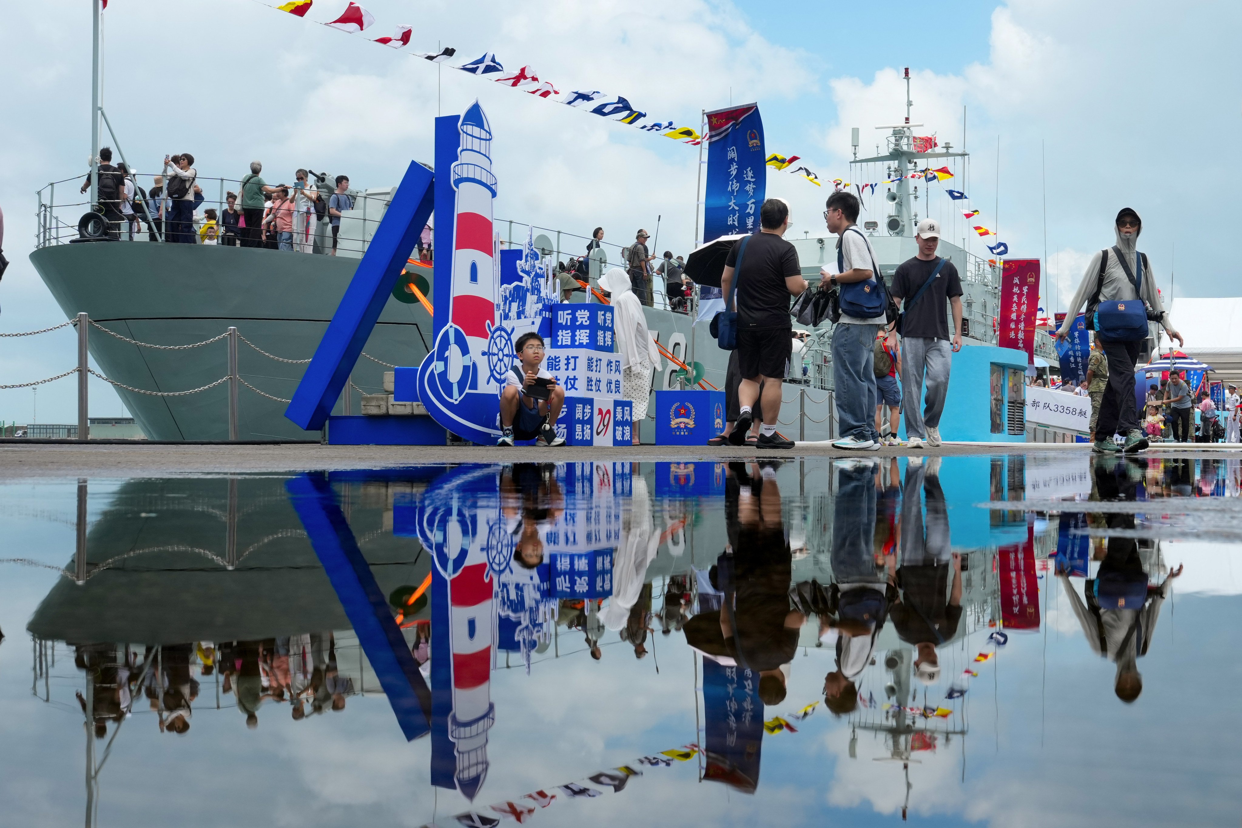 The guided-missile destroyer Nanning and the guided-missile frigate Hengyang will be open to the public on Saturday and Sunday. Photo: Dickson Lee