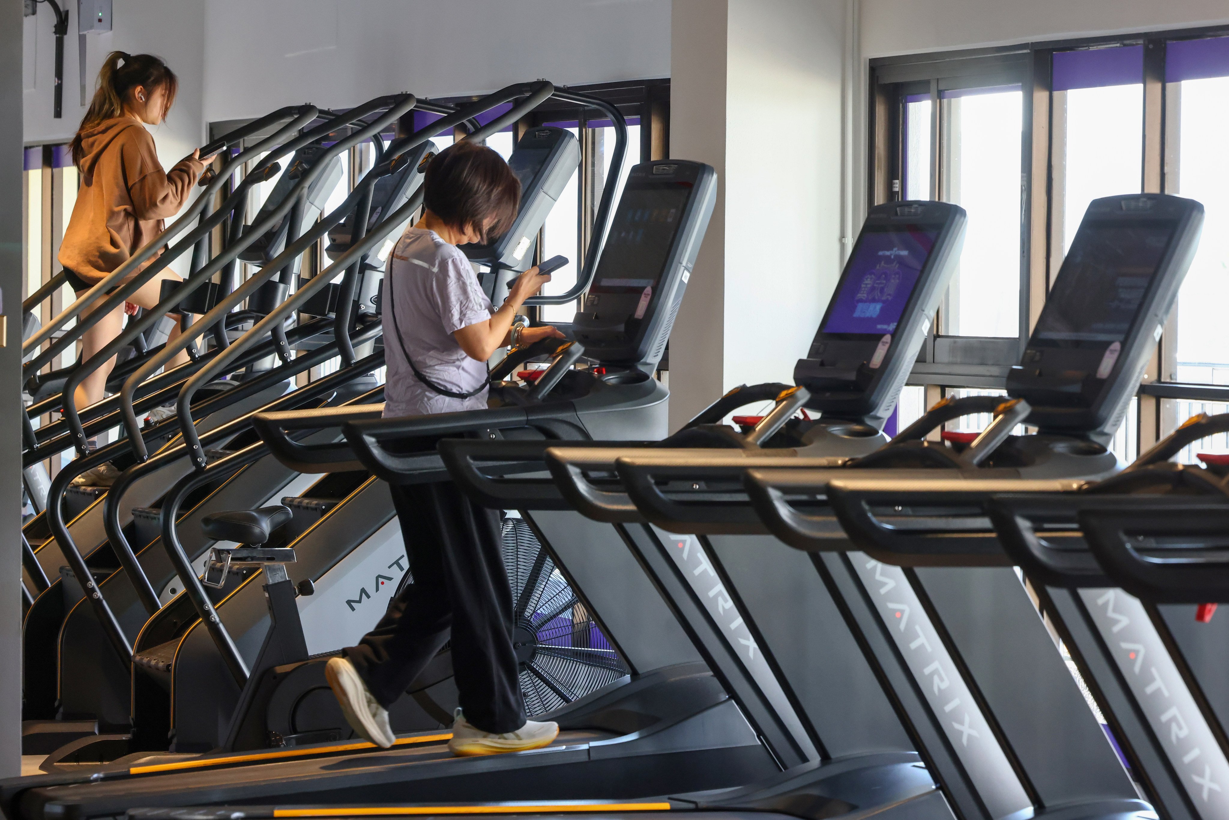 The fitness industry generally welcomes the cooling-off period mandate, a concern group says. Dickson Lee