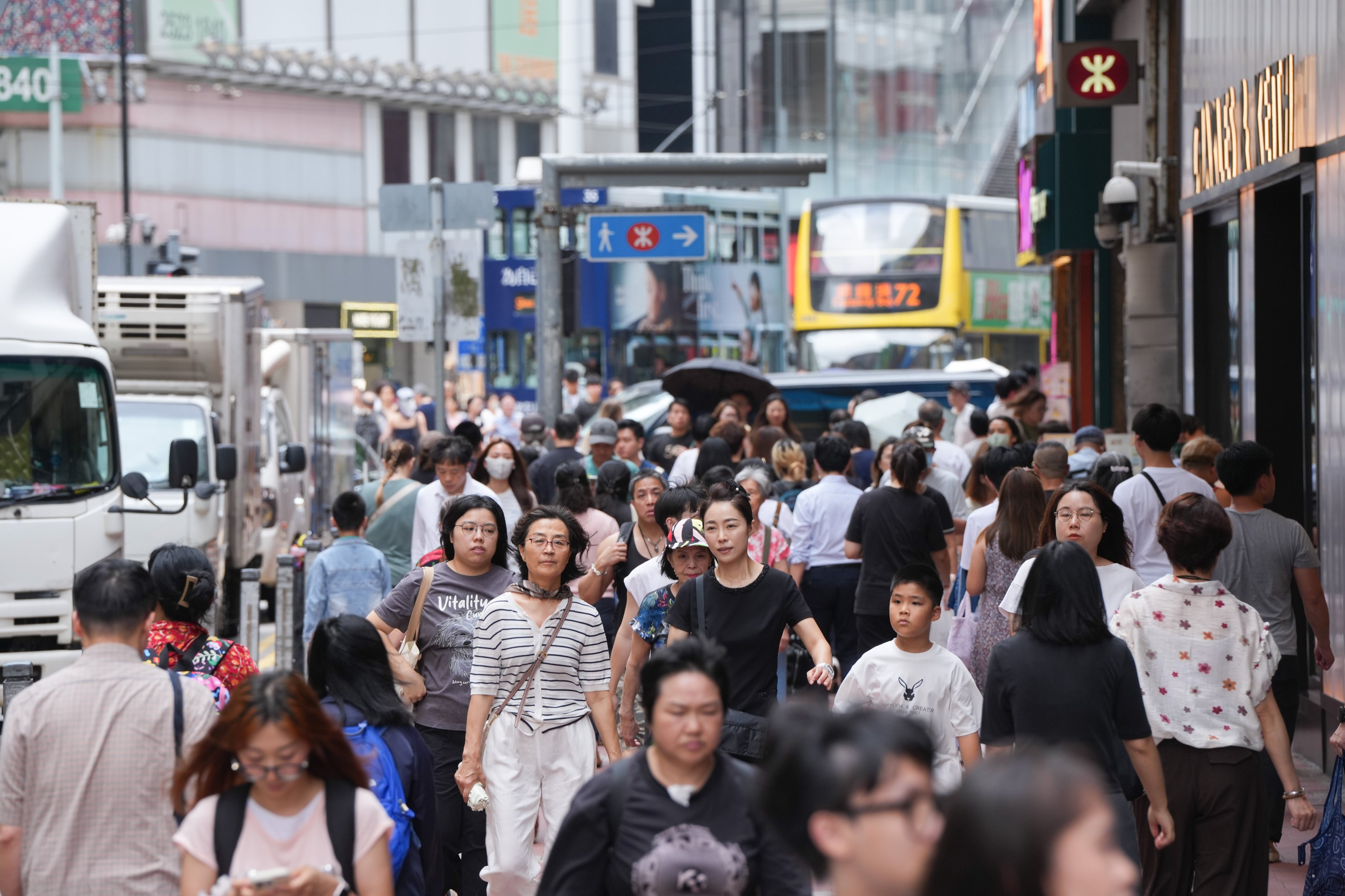Pedestrians pack the streets of the Causeway Bay shopping district. Photo: Sam Tsang
