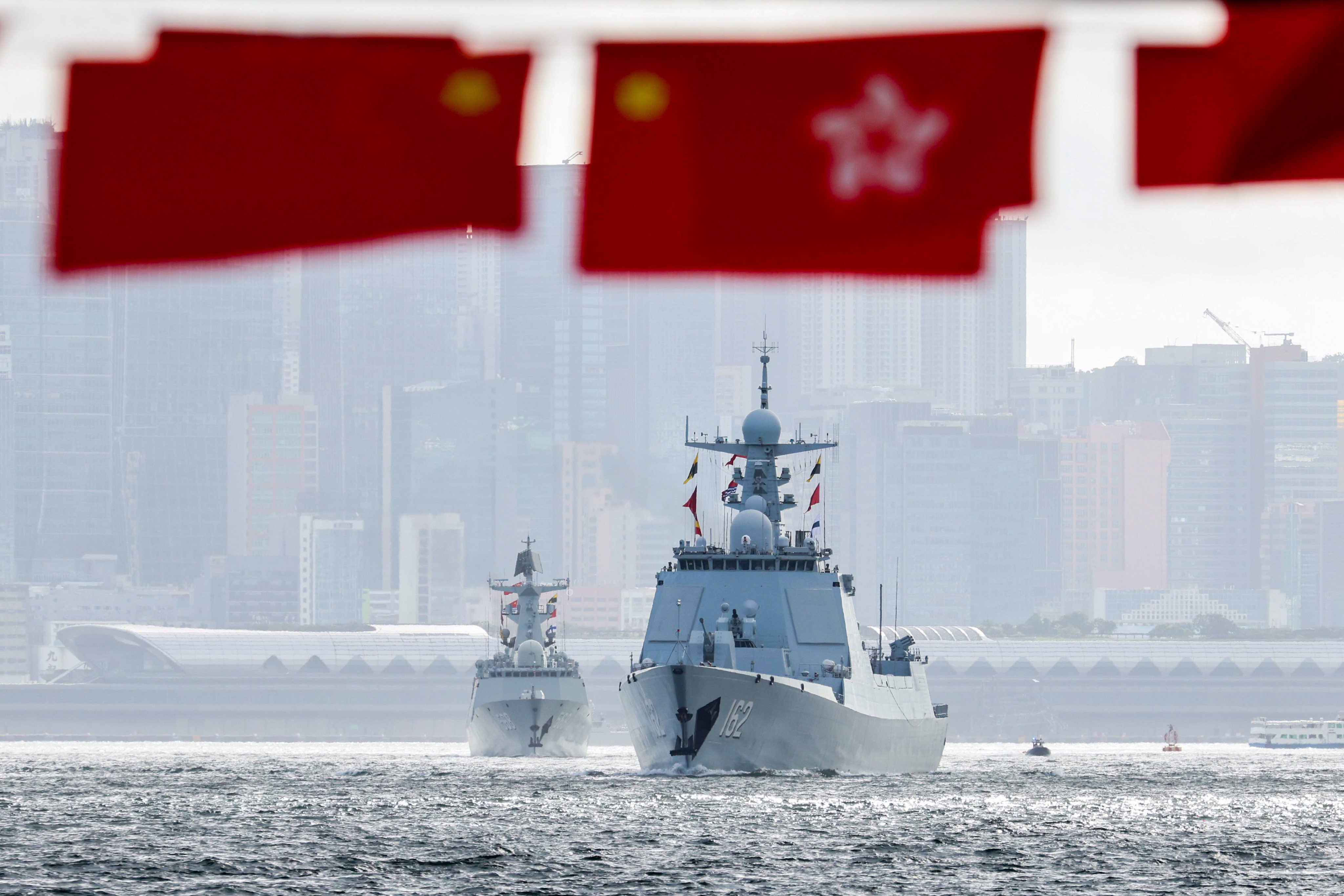 The Nanning destroyer (right) and Hengyang frigate sail into Hong Kong harbour on Thursday morning. Photo: Nora Tam
