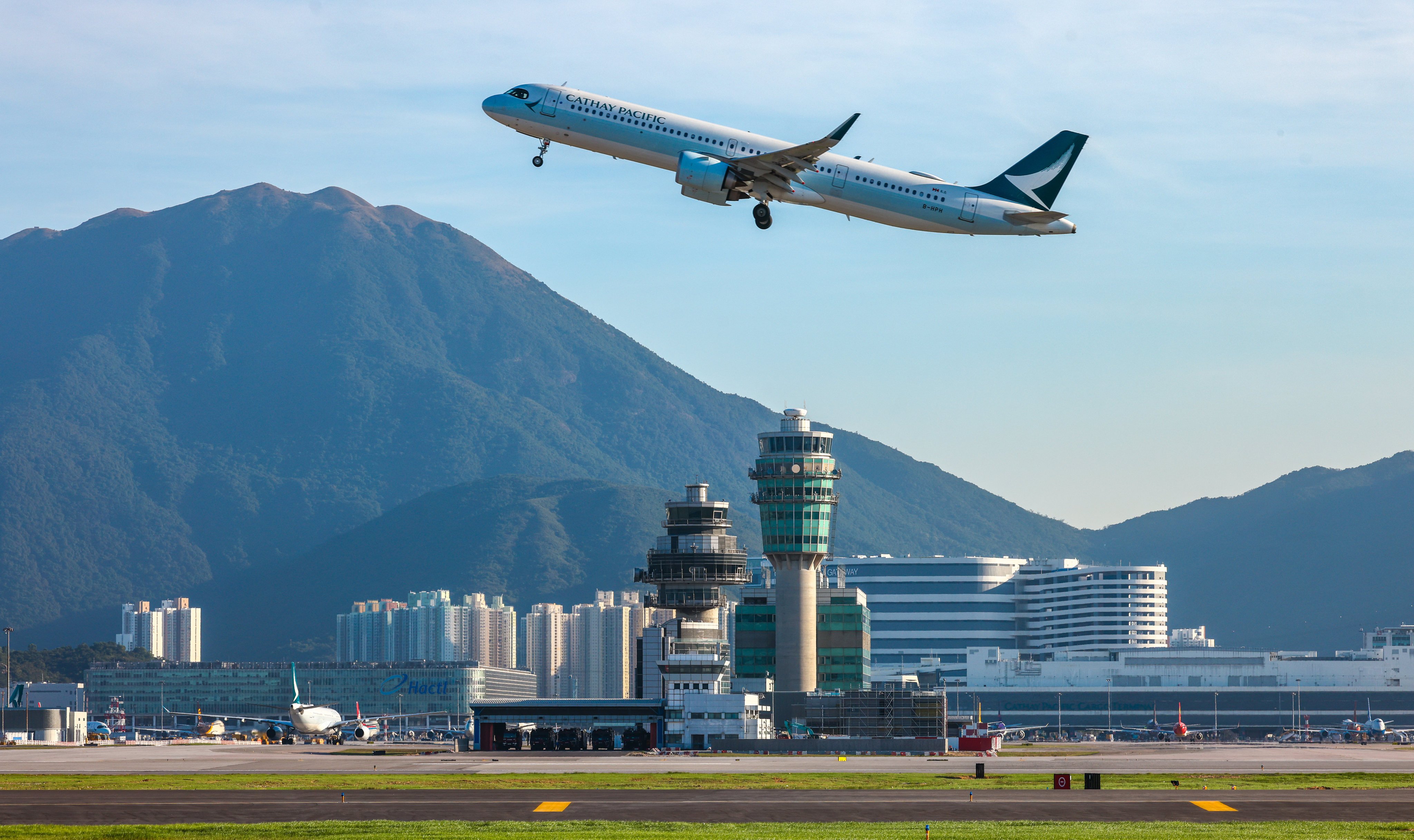 Cathay Pacific Airways will resume Middle East passenger flights in September. Photo: Dickson Lee